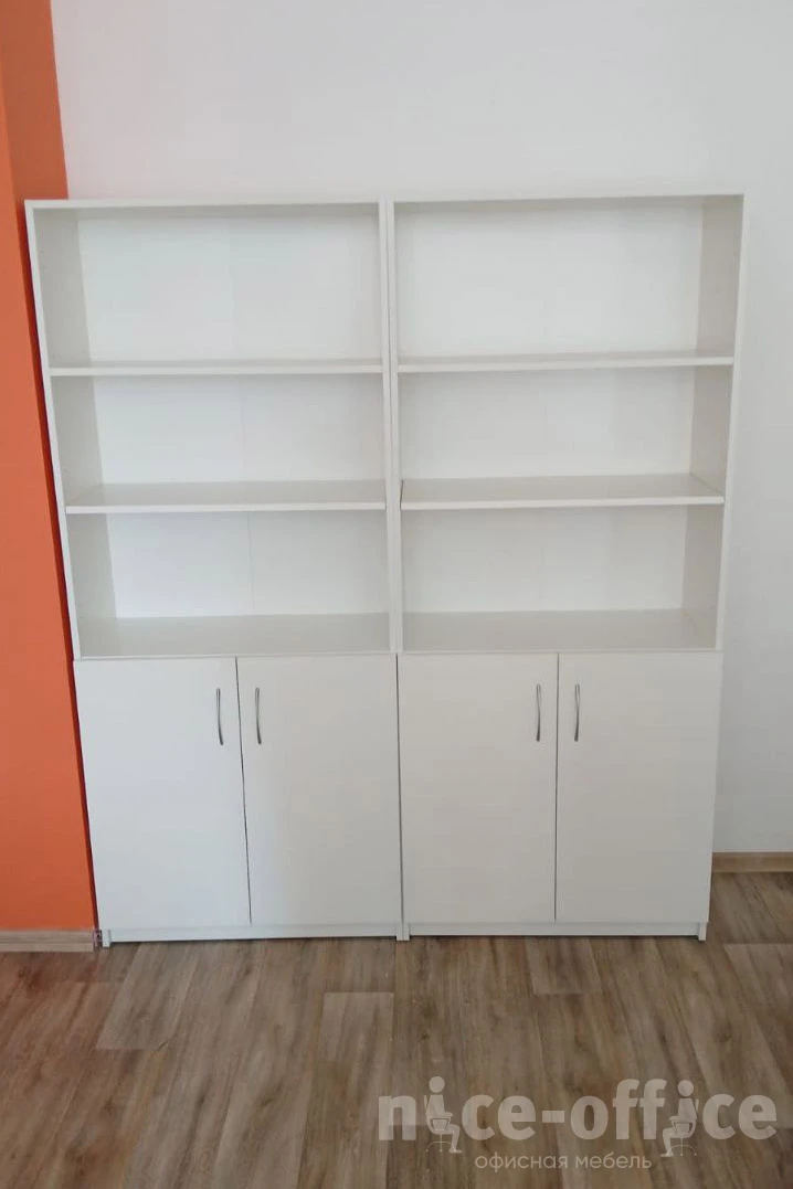 Шкаф с 1 комплектом глухих малых дверей 3 полки Simple фото в интерьере 4